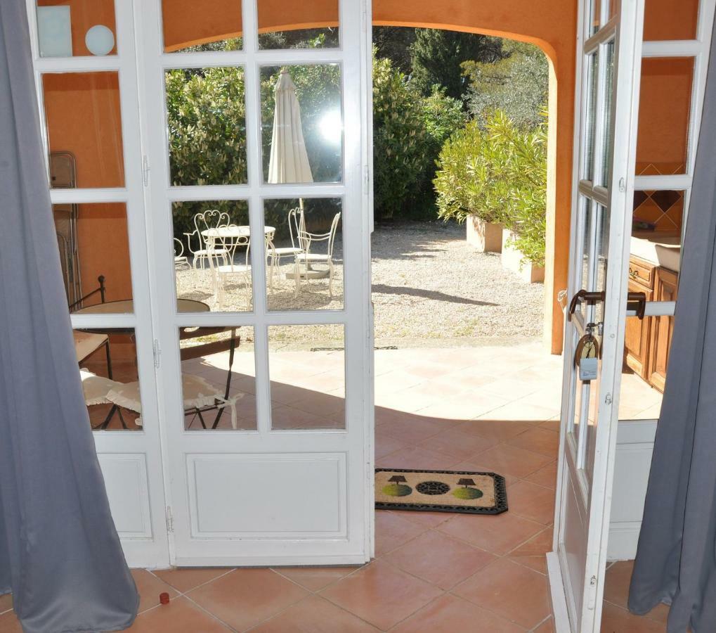 Bed and Breakfast Mas Des Oliviers Saint-Marc-Jaumegarde Esterno foto