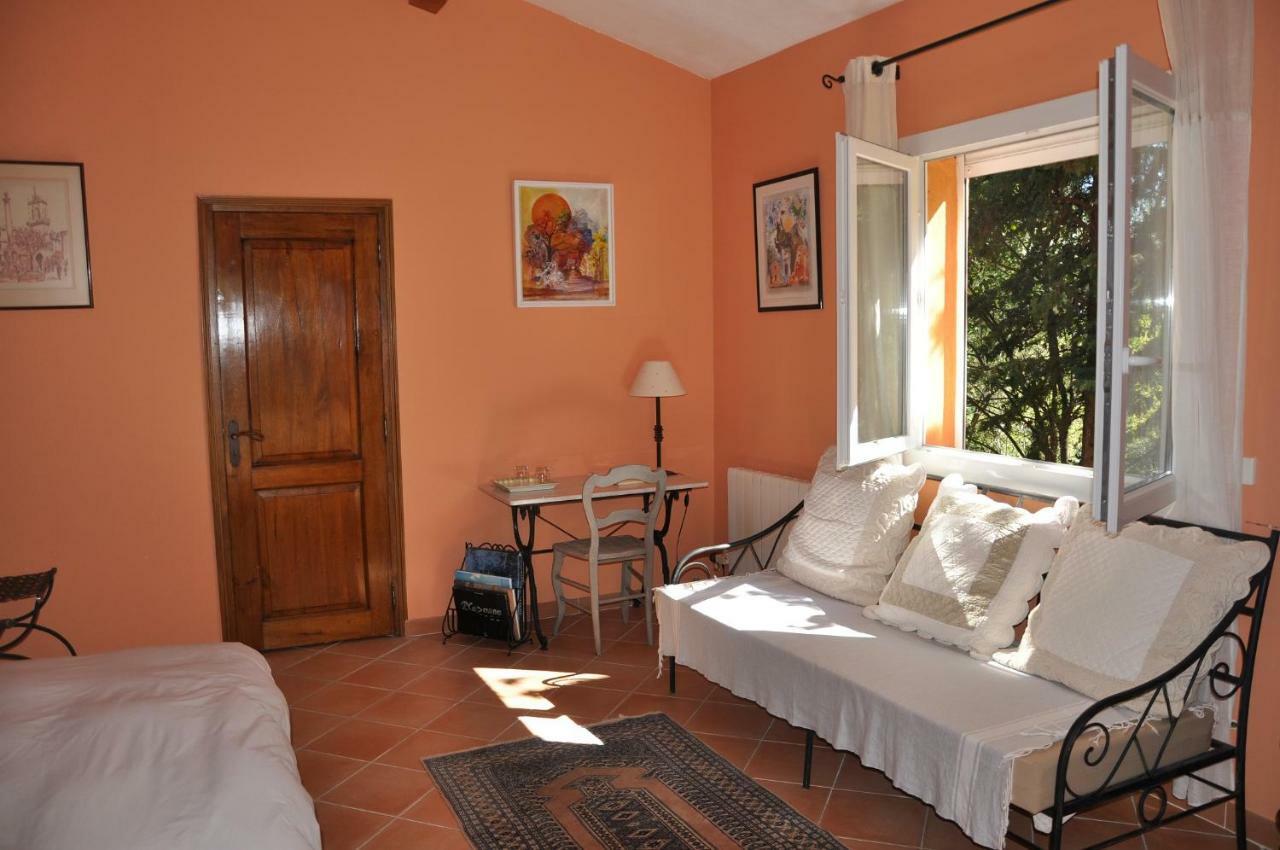 Bed and Breakfast Mas Des Oliviers Saint-Marc-Jaumegarde Esterno foto