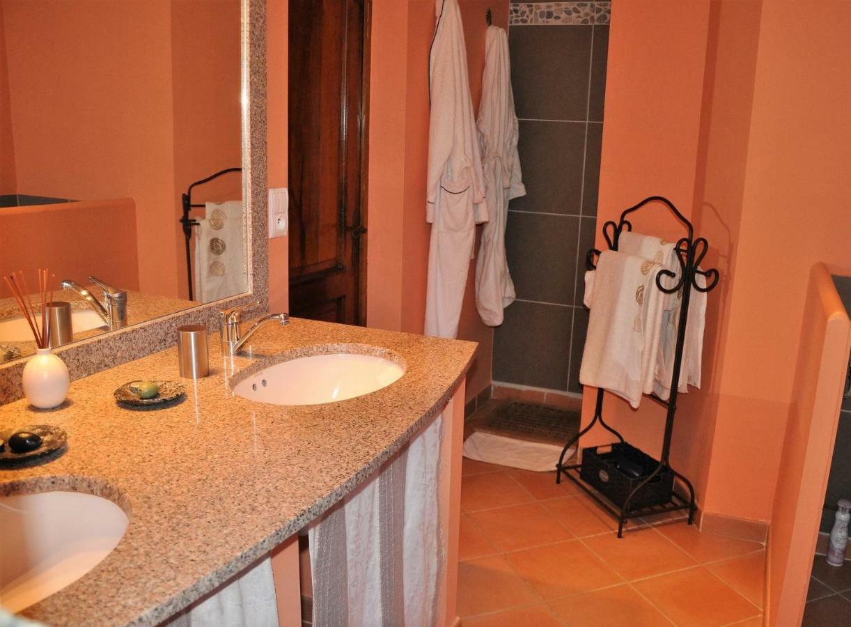 Bed and Breakfast Mas Des Oliviers Saint-Marc-Jaumegarde Esterno foto