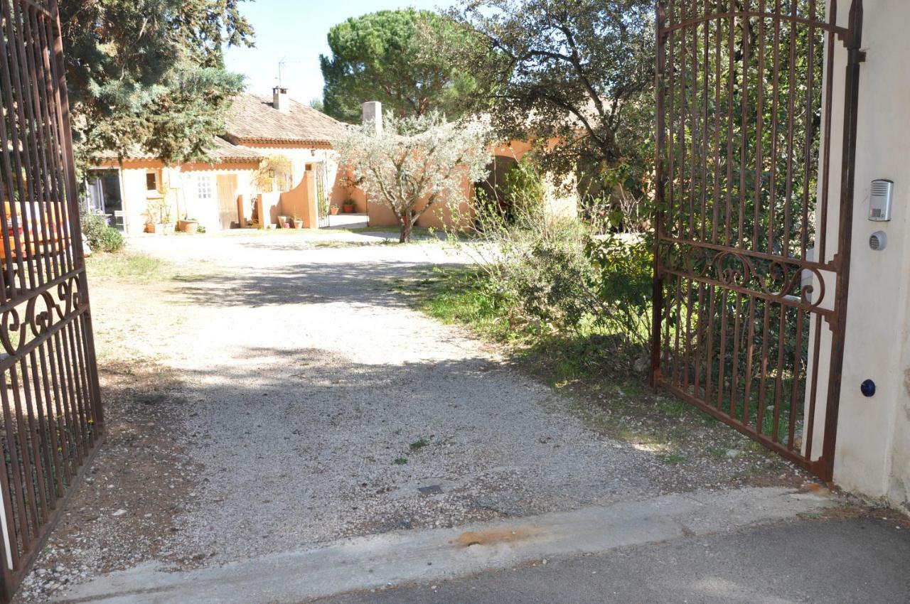 Bed and Breakfast Mas Des Oliviers Saint-Marc-Jaumegarde Esterno foto